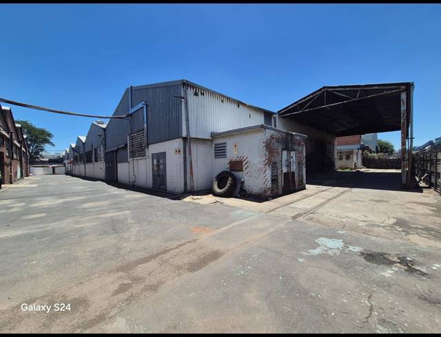 1,915M² WAREHOUSE TO LET IN ISANDO